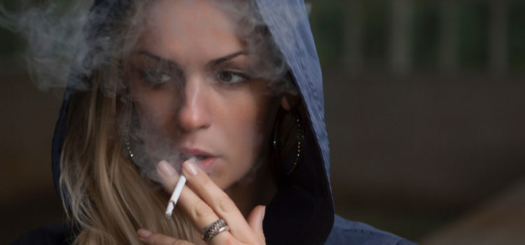 Rökande kvinna